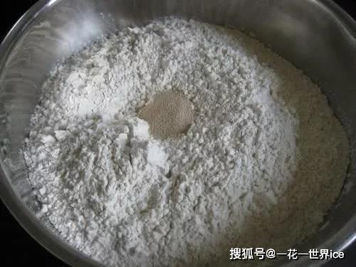 蒸饅頭,只加酵母是不對(duì)的,多放這兩樣,饅頭香軟勁道有層次 陽(yáng)仔